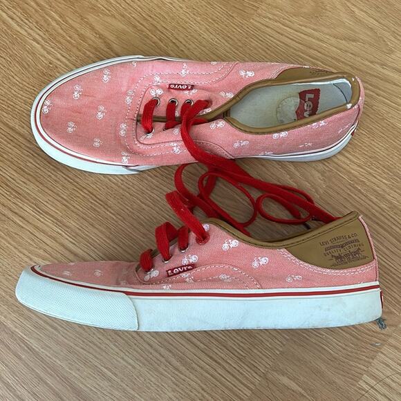 Pink Girl Levi sneakers with bicycles on it! Size 5 kids, women’s 7 cute! - Picture 1 of 9